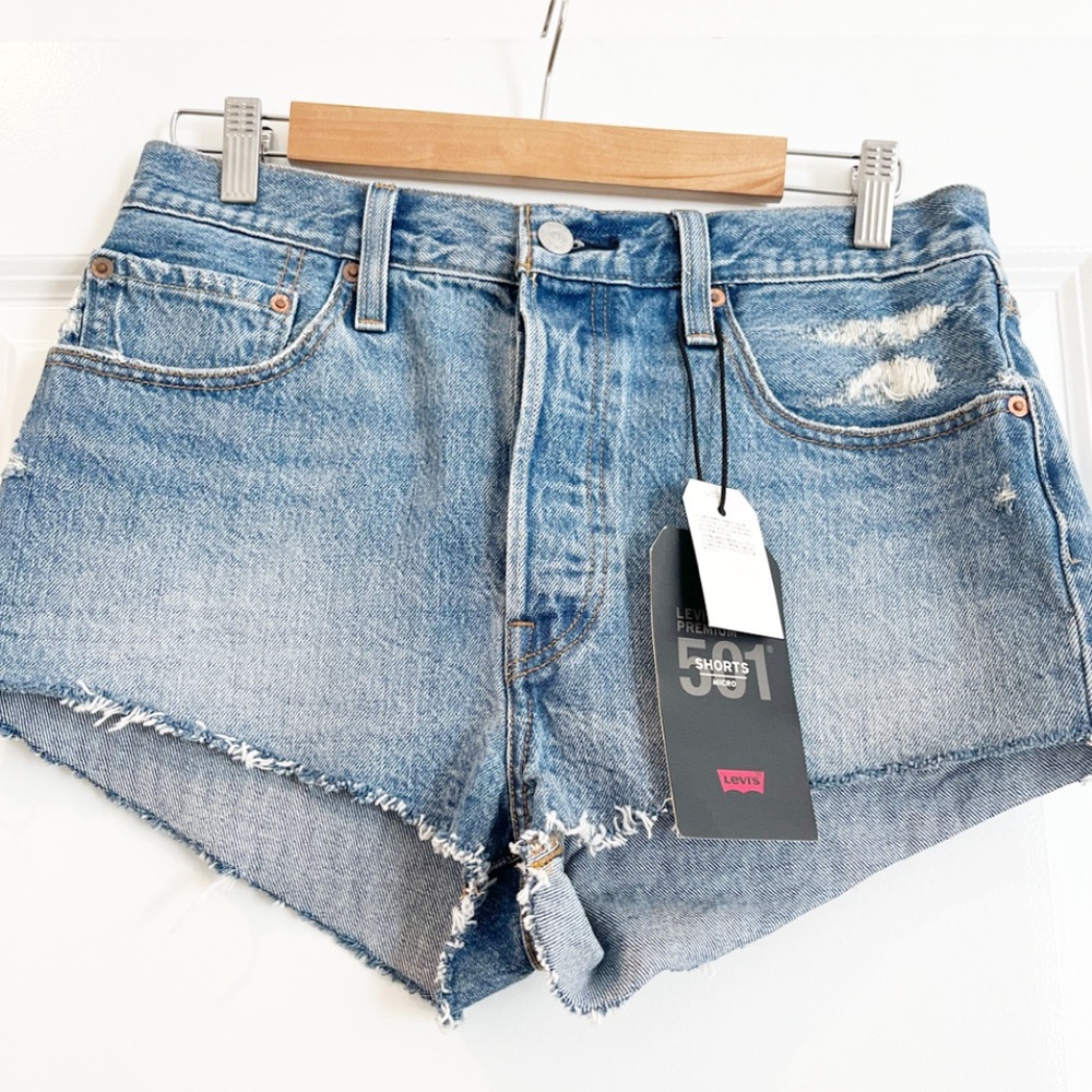 NWT Levi’s 501 Cut Off Denim Jean Shorts Size 30